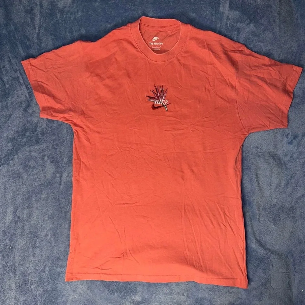 Nike red & orange t-shirt men size M